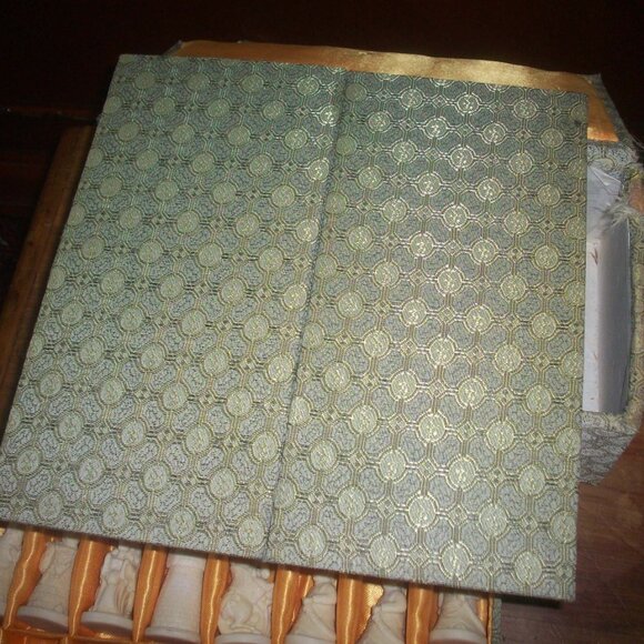 Vintage Boxed Chinese Carved Chess Set Fabric Lined 2 Tier Box w/ Matching Board - Picture 8 of 15